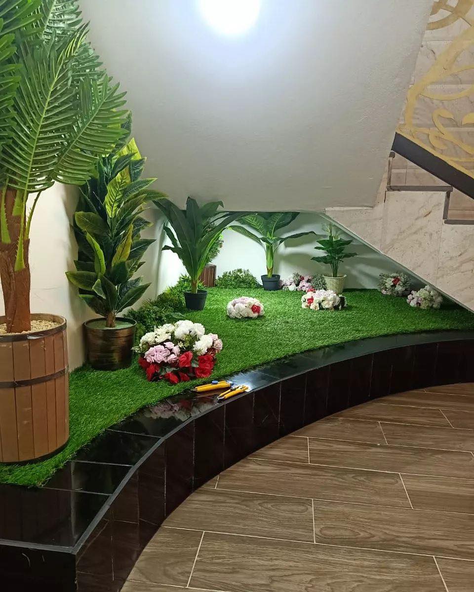 استغلال المساحات الذكية: تنسيق حدائق تحت الدرج في الفلل السعودية &ndash; homegardensa.com